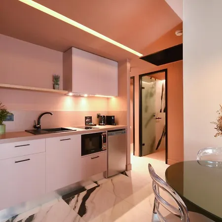 Pavo Art Aparthotel