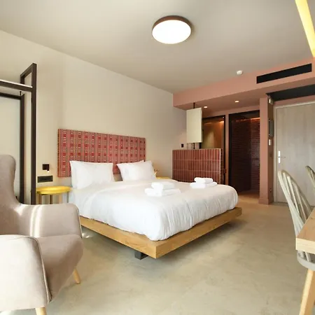 Pavo Art Aparthotel *