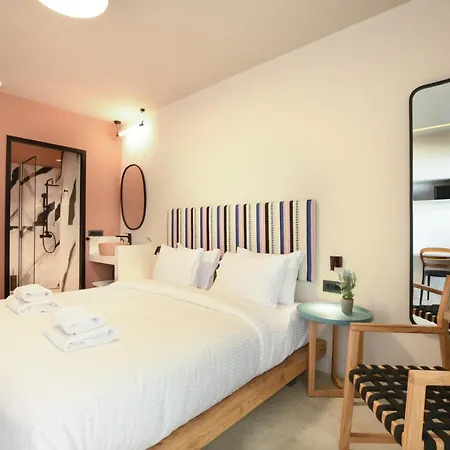 Pavo Art Aparthotel